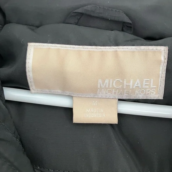Michael Kors Women’s Black with Gold Buttons Puffer Jacket  Size: Medium - Picture 6 of 7
